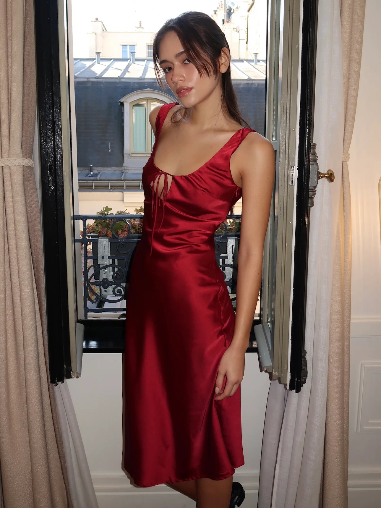 Andie Keyhole Midi Dress in Wine - Image 2