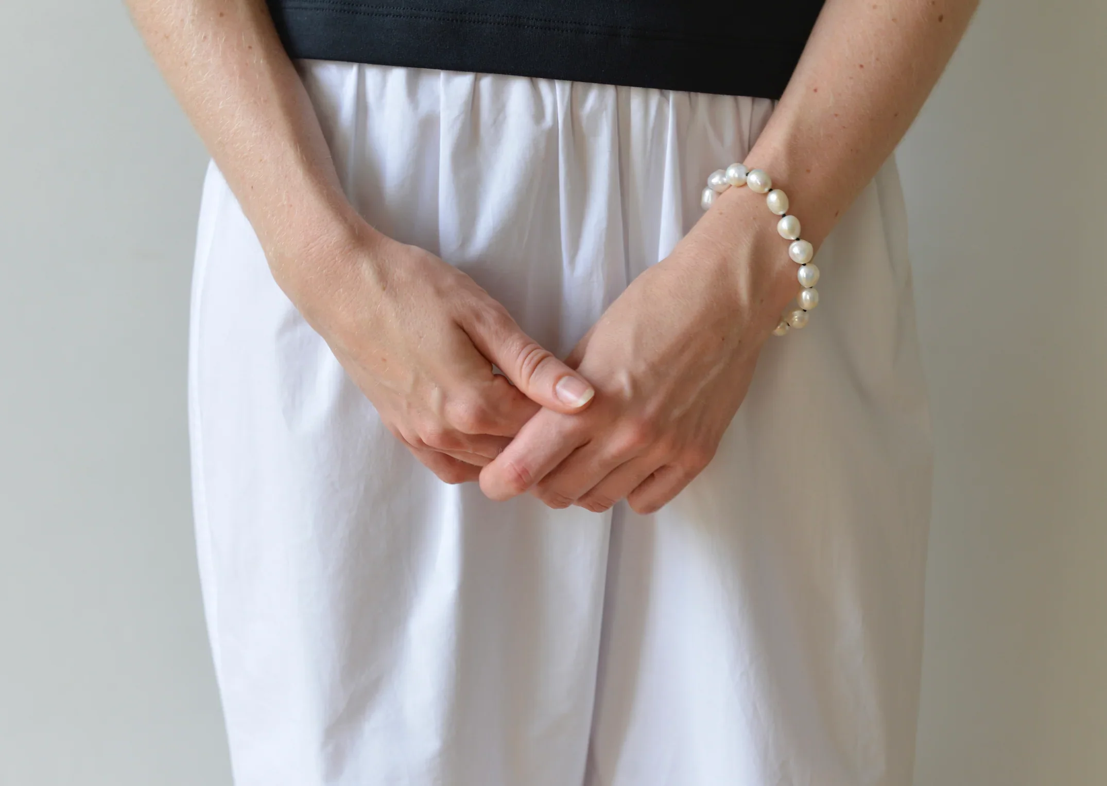 Clara Bracelet in Pearl & Gold - Image 2