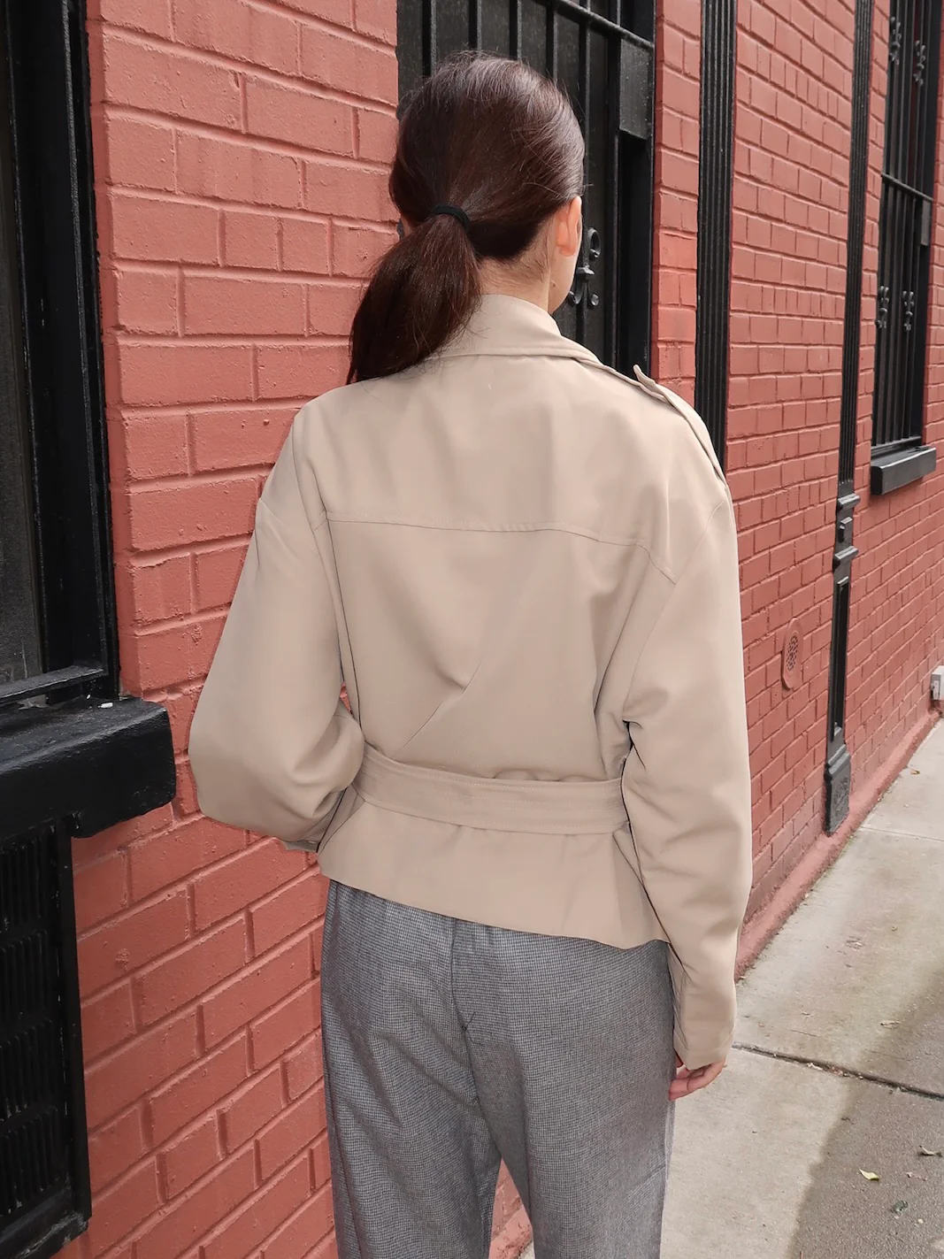 Deanda Cropped Trench in Beige - Image 3