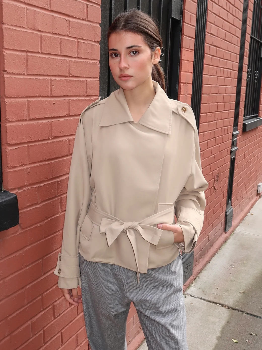 Deanda Cropped Trench in Beige - Image 4