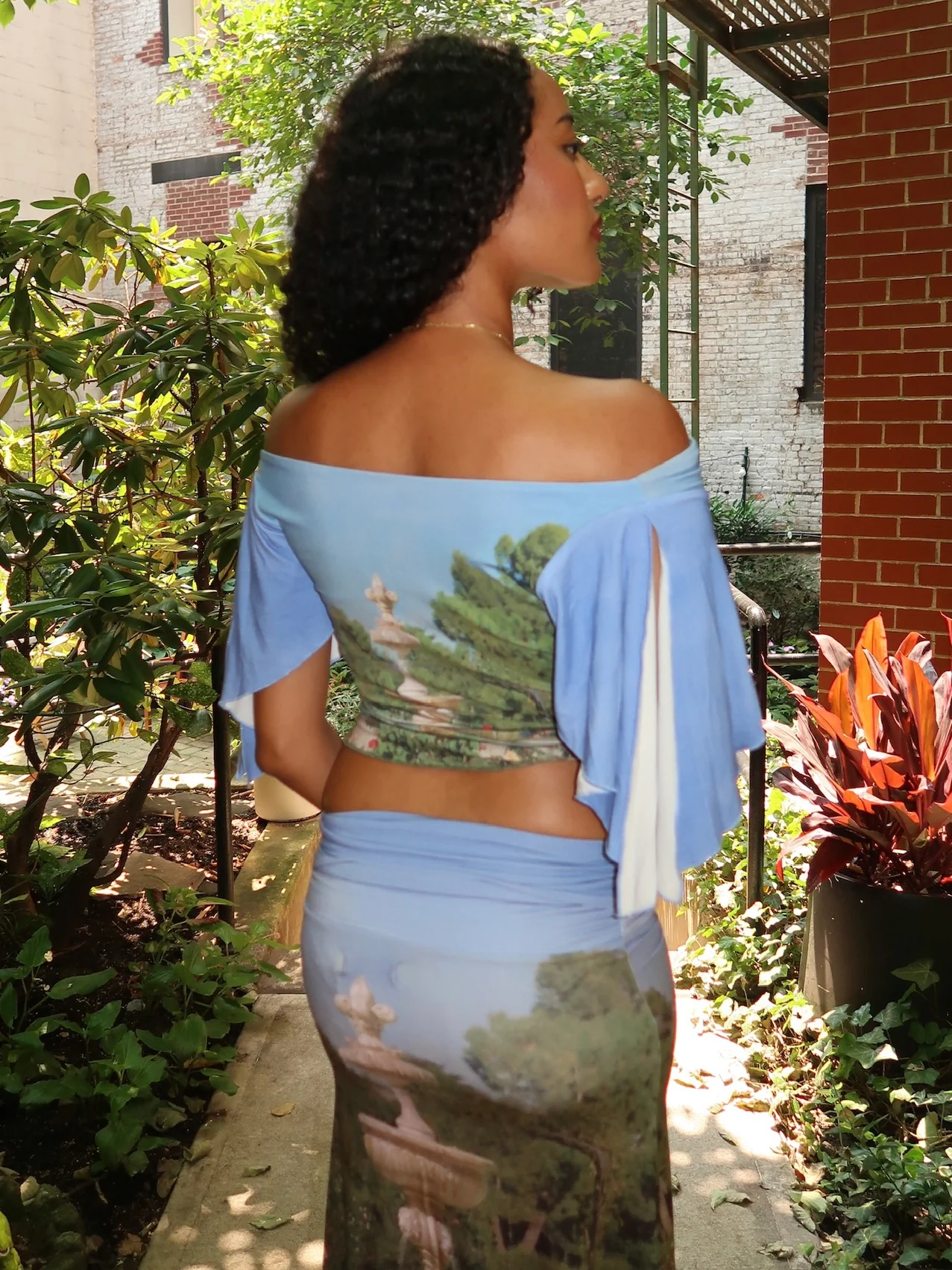 Eris Top in Fountain - Image 3