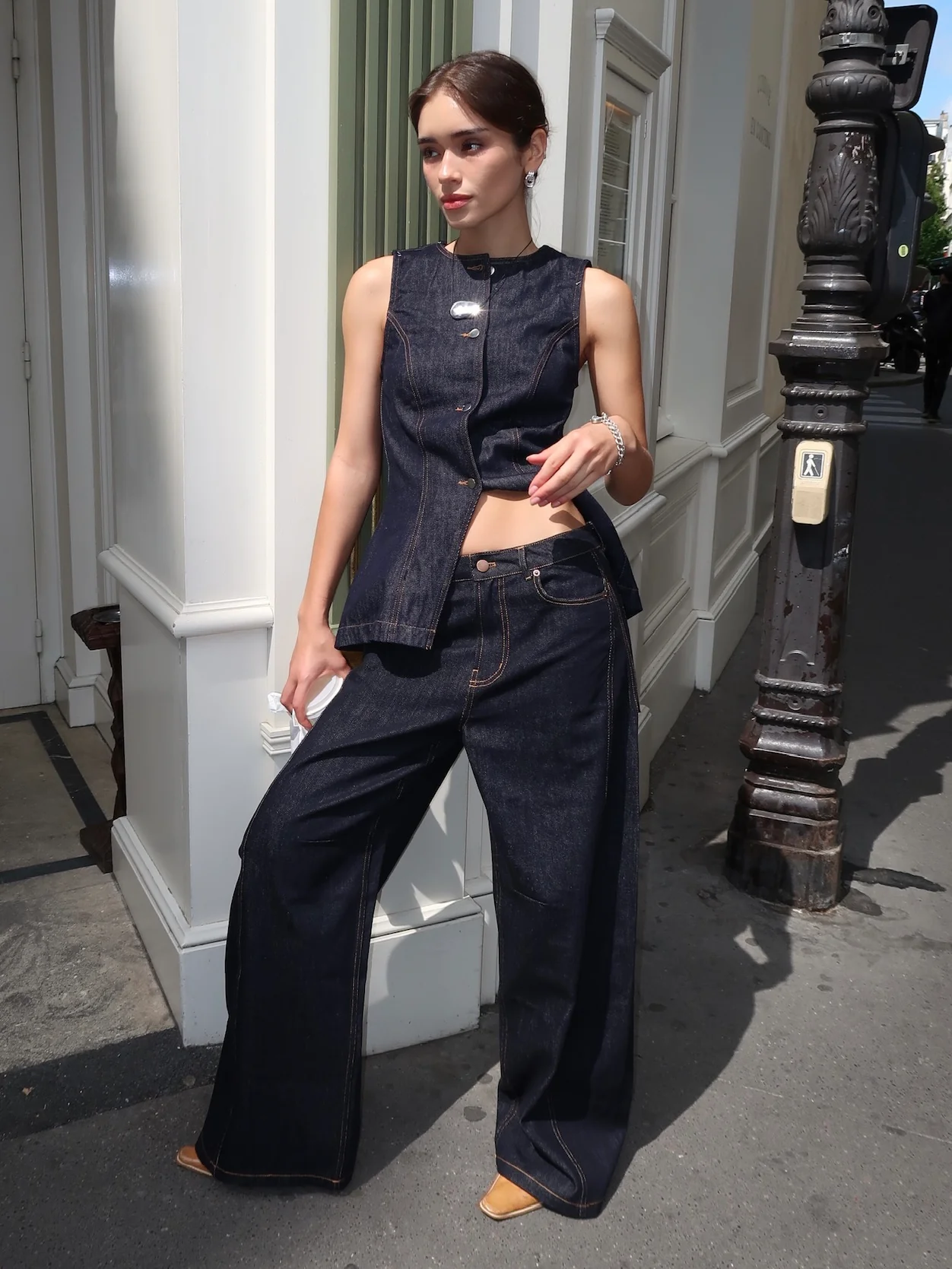 Navia Jeans in Indigo - Image 2