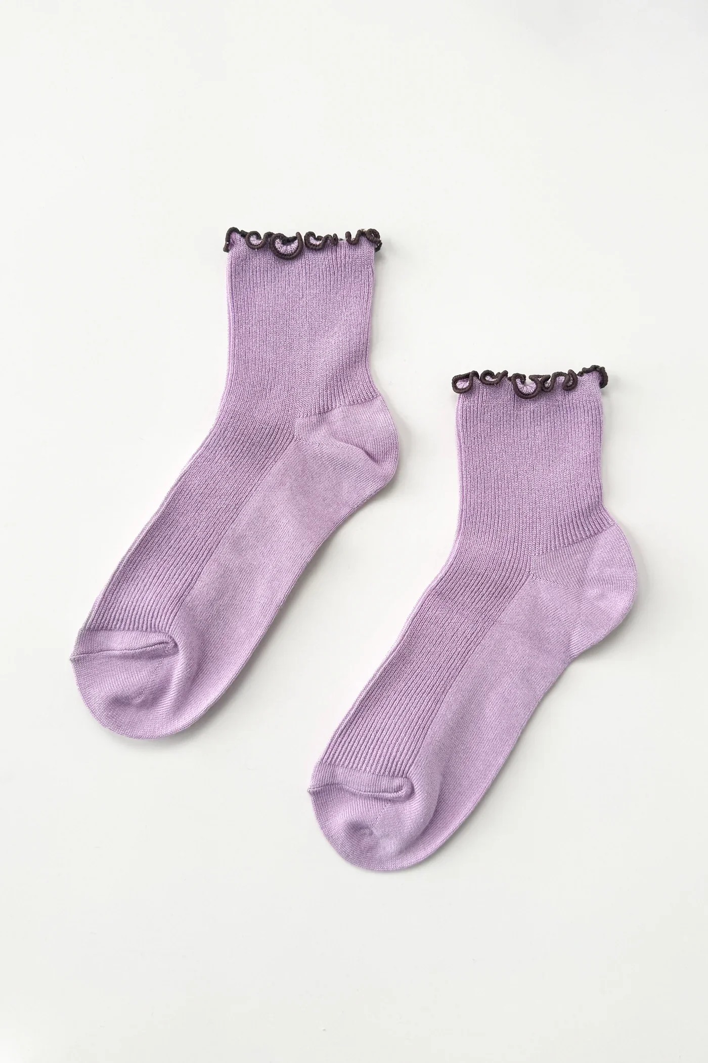 The Petite Ruffled Modal Socks in Lilac/Brown