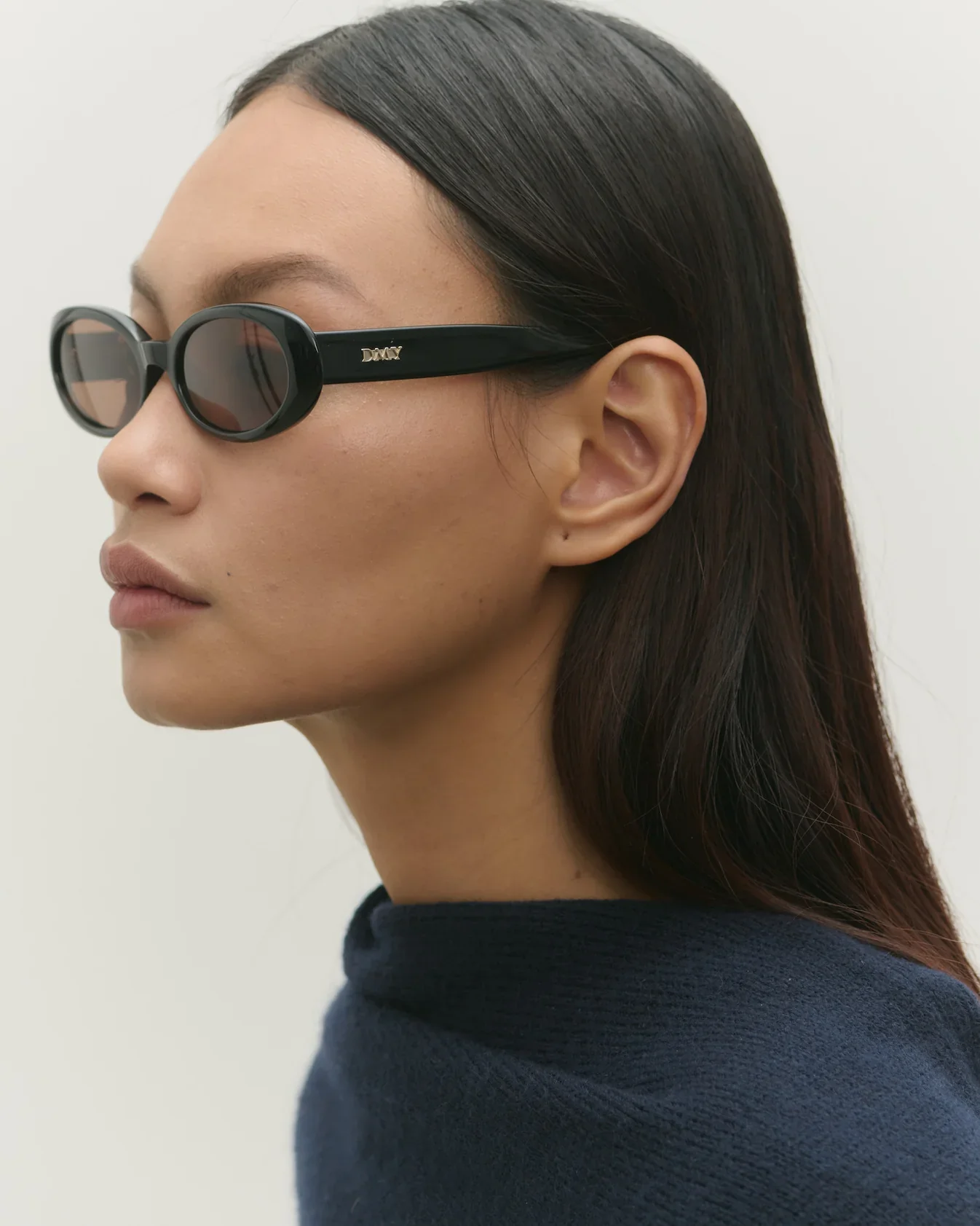 Valentina Sunglasses in Black - Image 3